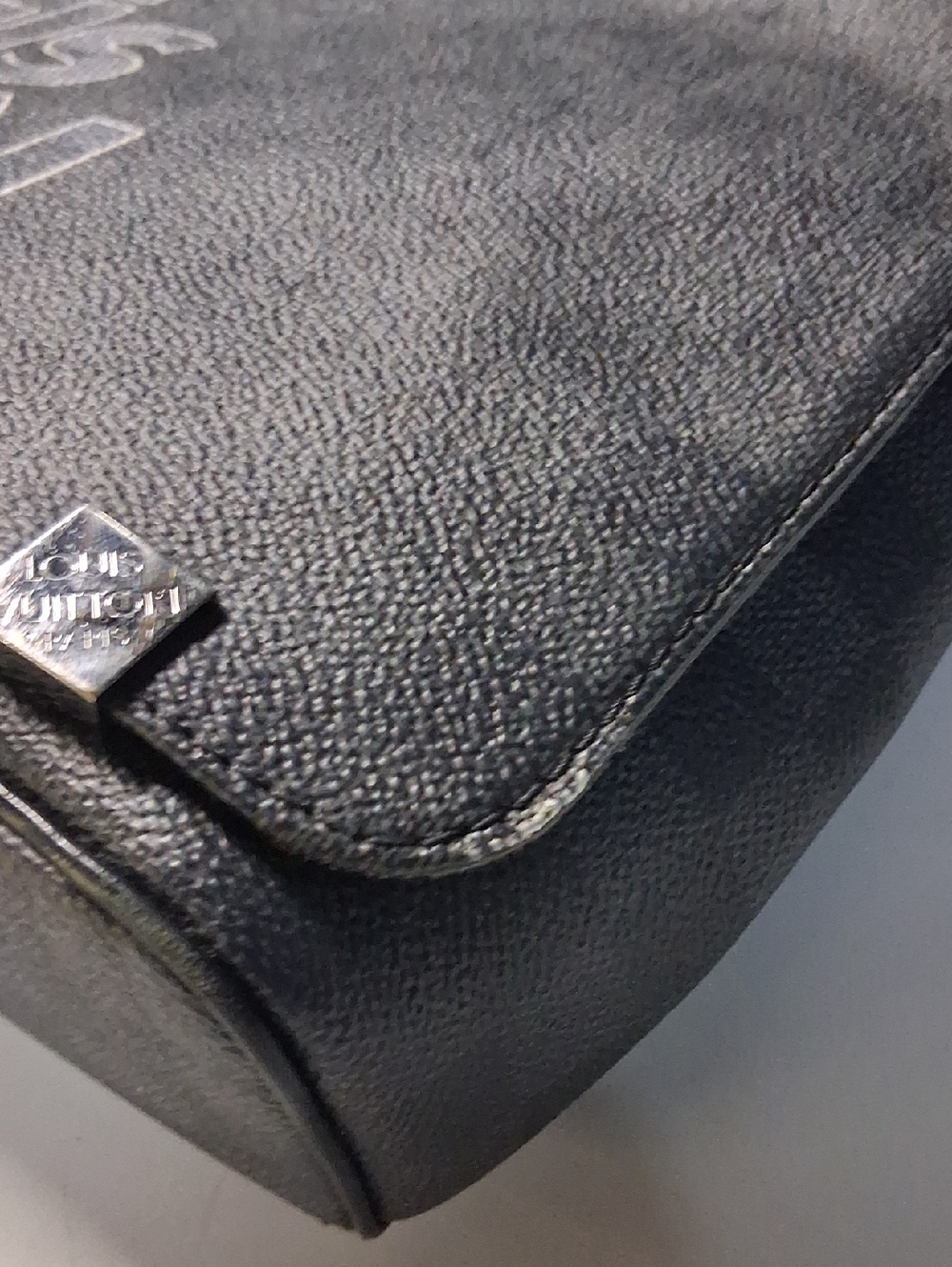 Louis Vuitton District Messenger PM Damier Graphite - Picture 4 of 9